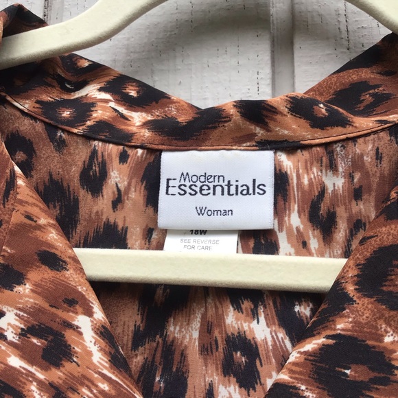 Women’s leopard print button down shirt - Picture 7 of 7